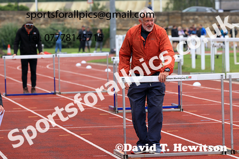 Men at work, 2025 Northumberland Schools Track and Fields, Wentworth, Hexham. Photo: David T. Hewitson/Sports for All Pics